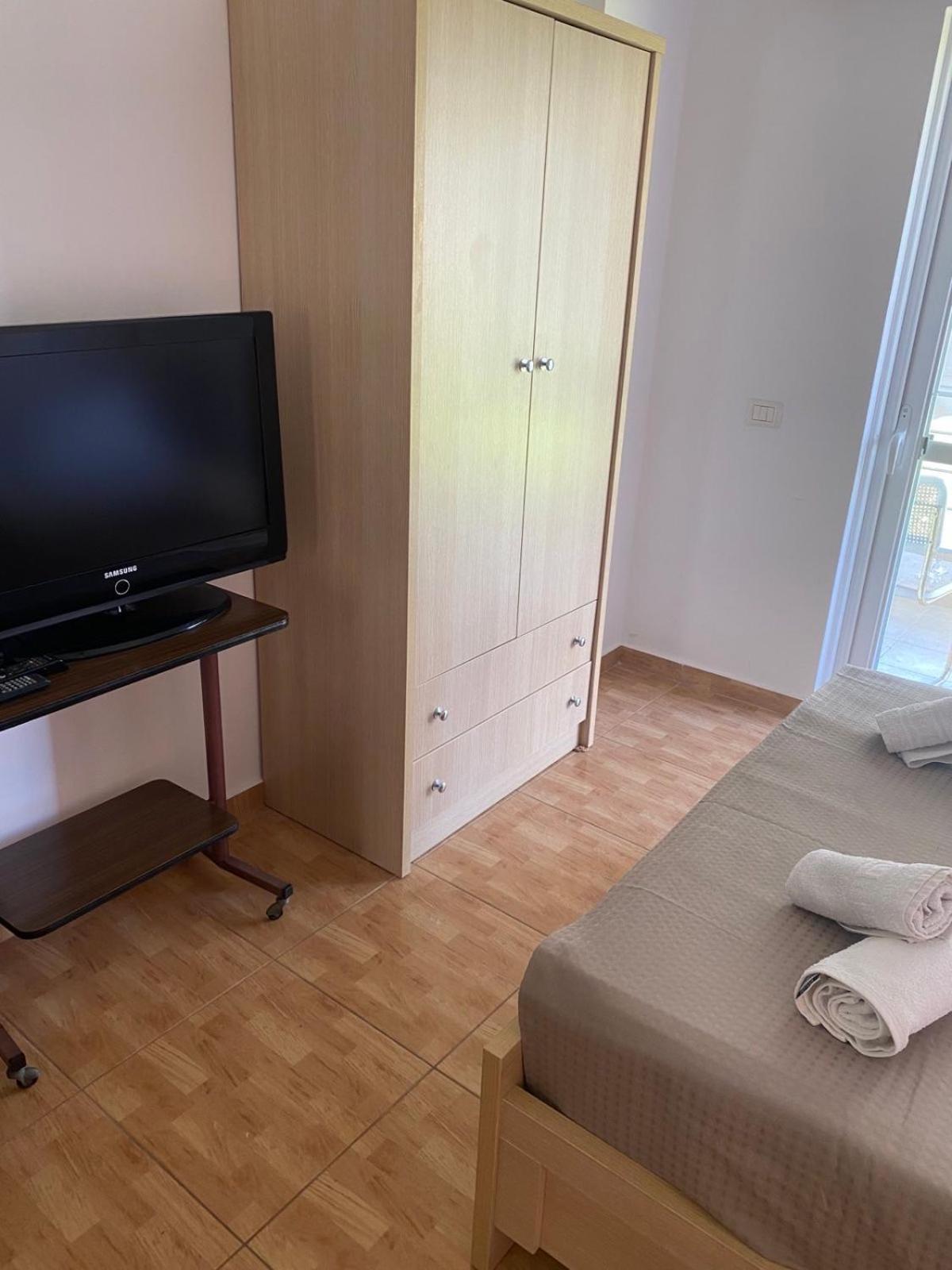Ilias Family Rooms Himare Exterior photo